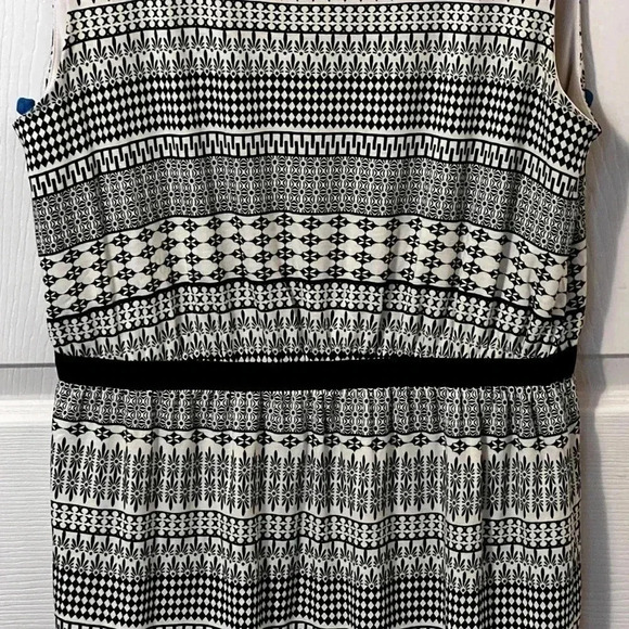Ann Taylor Loft Dress Women’s Size M Black Stripe Geometric Tribal Print EUC - Picture 2 of 6